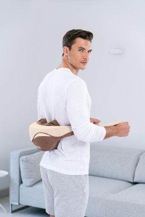 Масажор Beurer MG 153 4D neck massager, Penetrating kneading massage, 4D massage heads, washable cover, heat function, 2 intensity levels + 1 massage mode